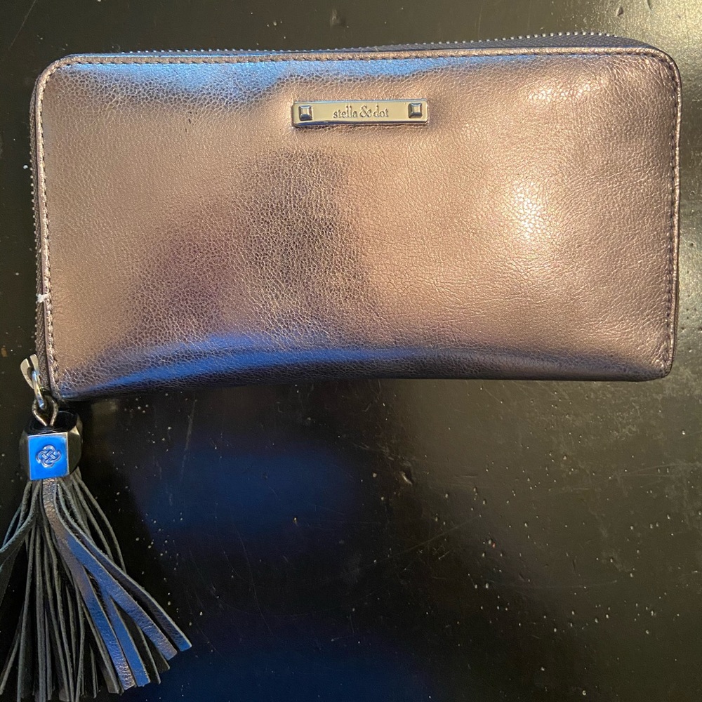 Stella & Dot Silver Wallet